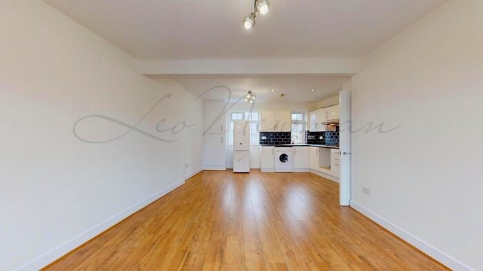 2 Bedroom Flat To Rent In The Promenade, Edgware, HA8