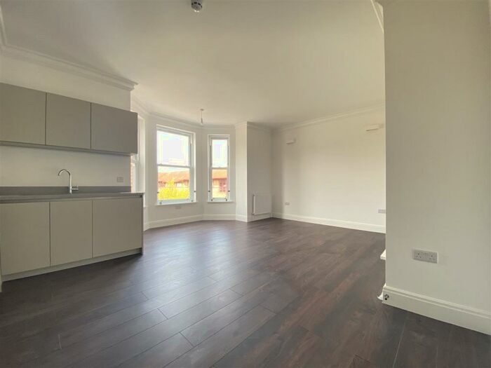 2 Bedroom Flat To Rent In Flat, Tynemouth House, N15