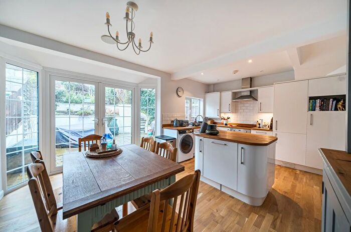 3 Bedroom Semi-detached House For Sale In Famet Avenue, Purley, CR8