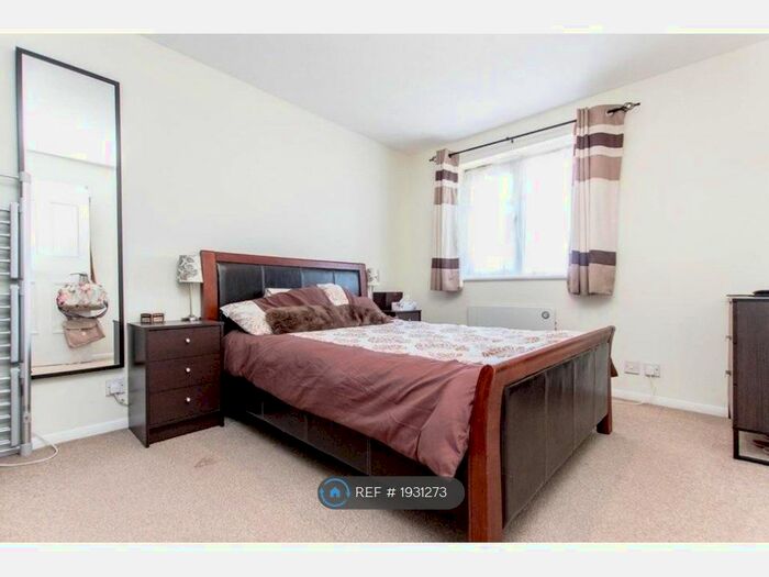 2 Bedroom Flat To Rent In Sandown Road, Watford, WD24