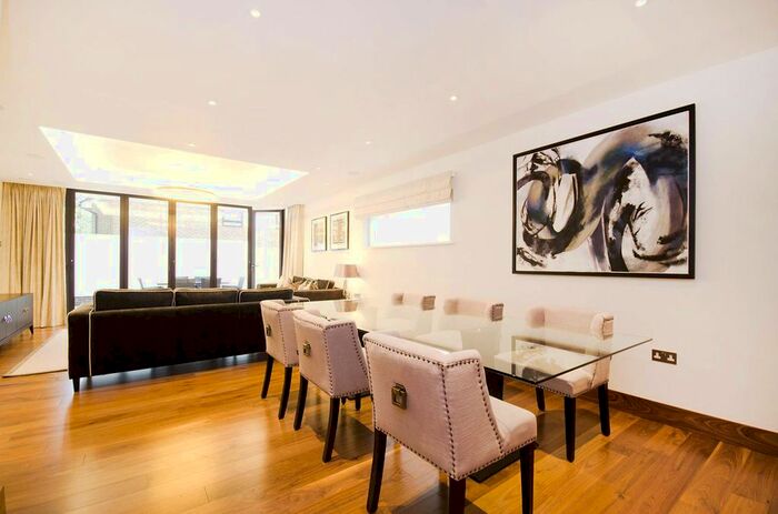 4 Bedroom Detached House To Rent In Kew Bridge Court, Chiswick, London, W4