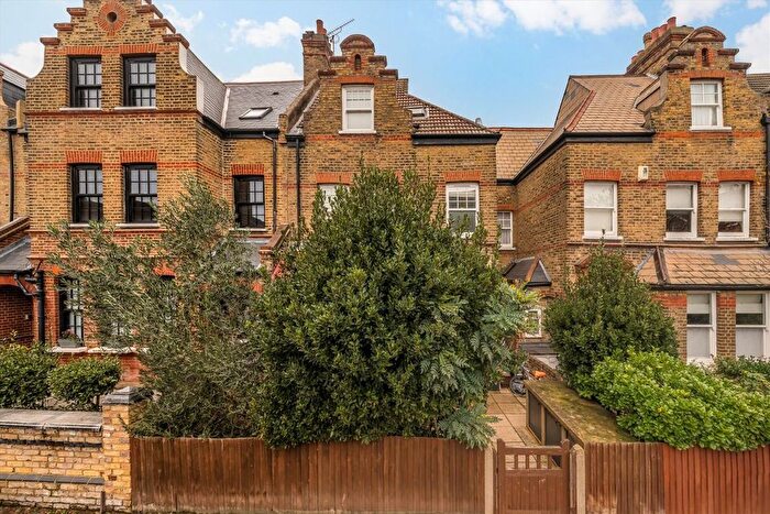 2 Bedroom Flat For Sale In Marius Road, Balham, SW17