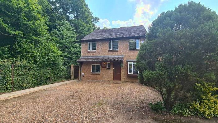 4 Bedroom Detached House To Rent In Birchall Wood, Welwyn Garden City, AL7