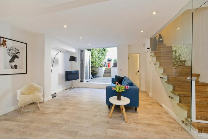 2 Bedroom Flat To Rent In Penzance Place, London, W11