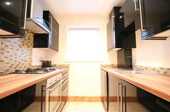 2 Bedroom Apartment To Rent In Glenthorne Road, Walthamstow, E17