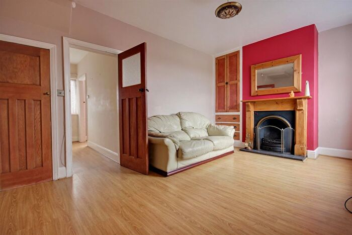 3 Bedroom Terraced House For Sale In Keswick Gardens, Hull, HU6