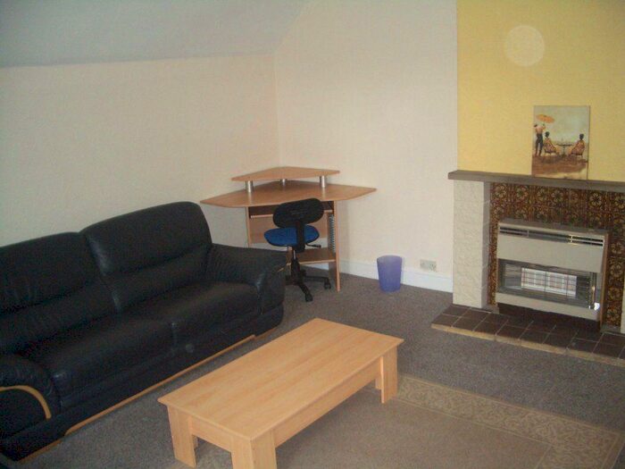 1 Bedroom Flat To Rent In Flat Bristol Road, B29