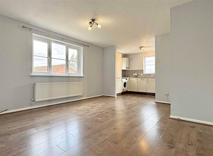 2 Bedroom Flat For Sale In Elder Field, Great Notley, Braintree, CM77