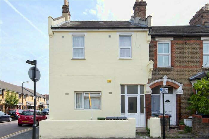 1 Bedroom Flat To Rent In Brighton Avenue, Walthamstow, London, E17