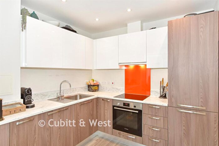 1 Bedroom Flat For Sale In Wood Street, East Grinstead, West Sussex, RH19