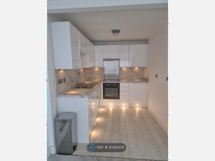 2 Bedroom Flat To Rent In Curtis Drive, London, W3
