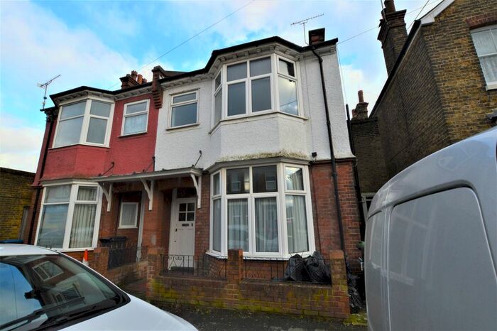 3 Bedroom Semi-Detached House To Rent In Grosvenor Road, Broadstairs, CT10