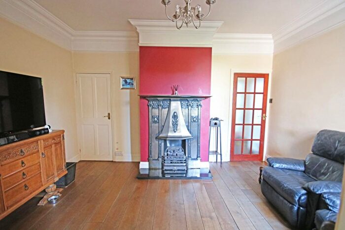 2 Bedroom Detached House For Sale In Princes Road, Ashford, TW15