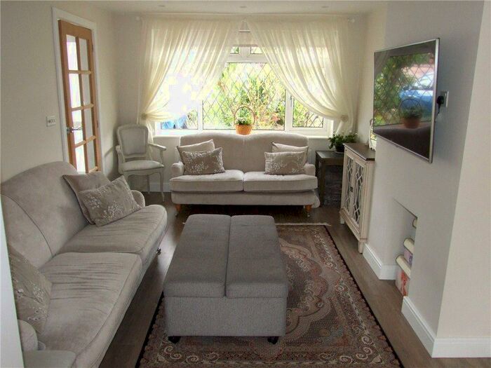 3 Bedroom Semi-Detached House To Rent In Birchover Way, Allestree, Derby, DE22