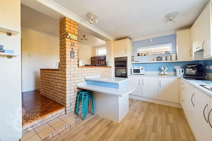 4 Bedroom Chalet For Sale In Church View Close, Reedham, Norwich, NR13