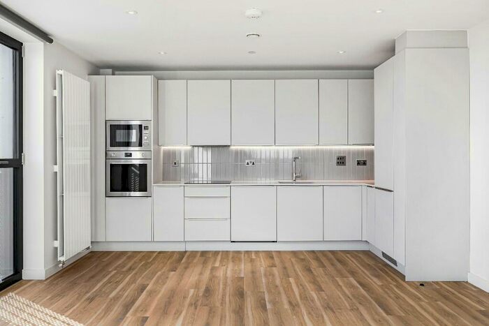 3 Bedroom Flat To Rent In Ten Degrees, George Street, Croydon, CR0