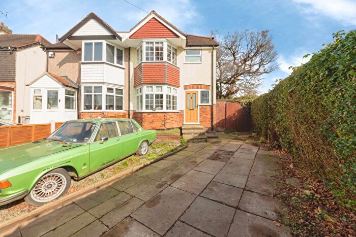 3 Bedroom Semi-Detached House For Sale In School Lane, West Midlands, B91