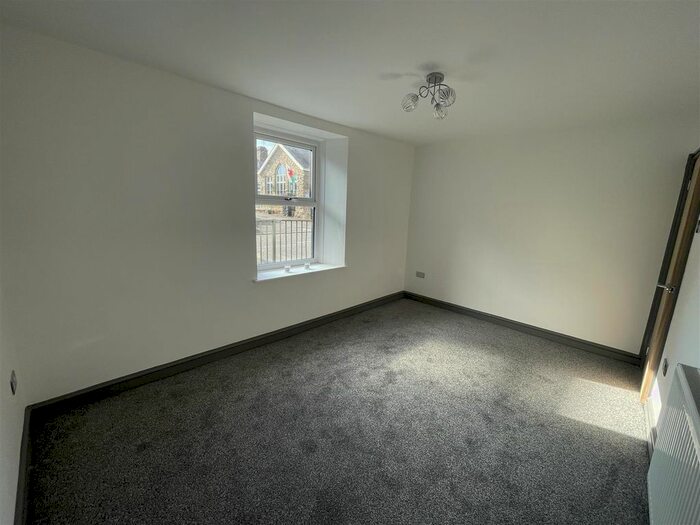 5 Bedroom Detached House To Rent In Betws Road, Betws, Ammanford, SA18