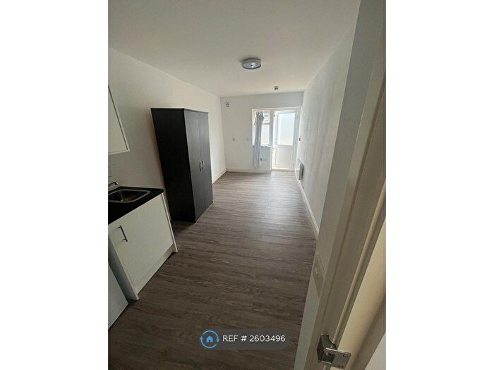 Studio To Rent In Lammas Avenue, Mitcham, CR4