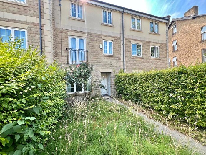 4 Bedroom Terraced House For Sale In Wheathouse Road, Birkby, Huddersfield, HD2