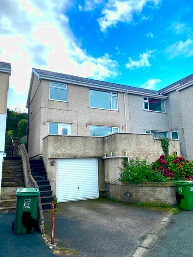 3 Bedroom Semi-Detached House To Rent In Trem Y Foel, Y Felinheli, LL56