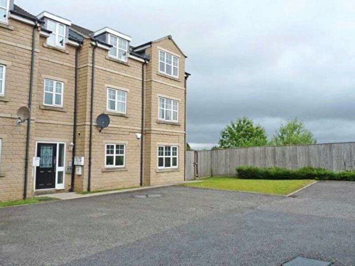 2 Bedroom Flat To Rent In Woolcombers Way, Bradford, BD4