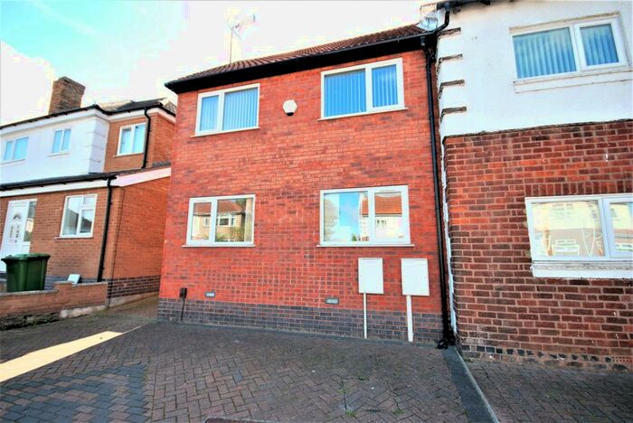 4 Bedroom Semi-Detached House To Rent In Southlea Avenue, Leamington Spa, CV31