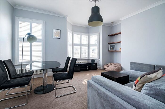 2 Bedroom Flat To Rent In Combermere Road, London, SW9