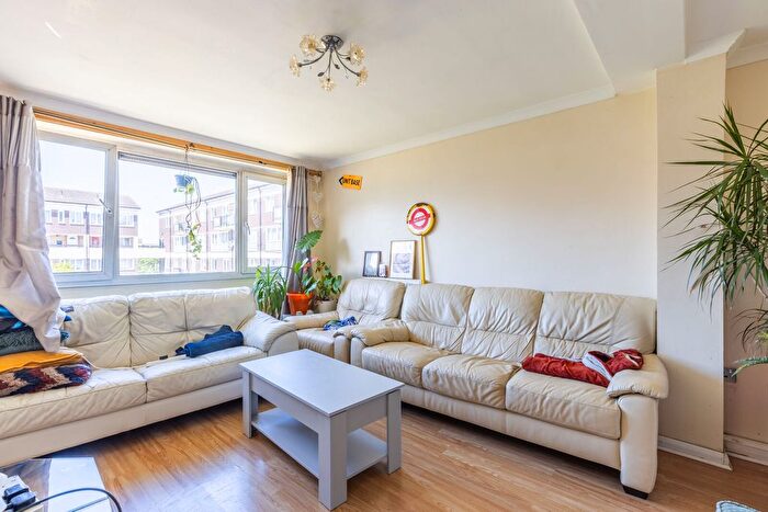 4 Bedroom Maisonette To Rent In Guerin Square, Bow, London, E3