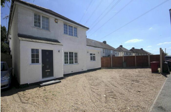 5 Bedroom Detached House To Rent In Horton Road, Colnbrook, SL3