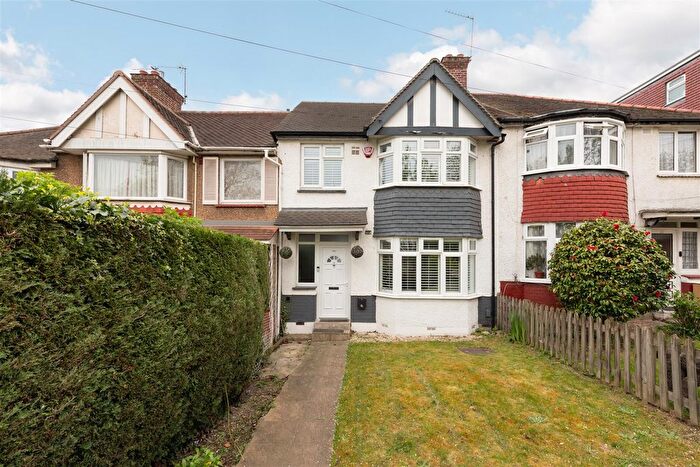 3 Bedroom Terraced House For Sale In Linden Way, London, N14