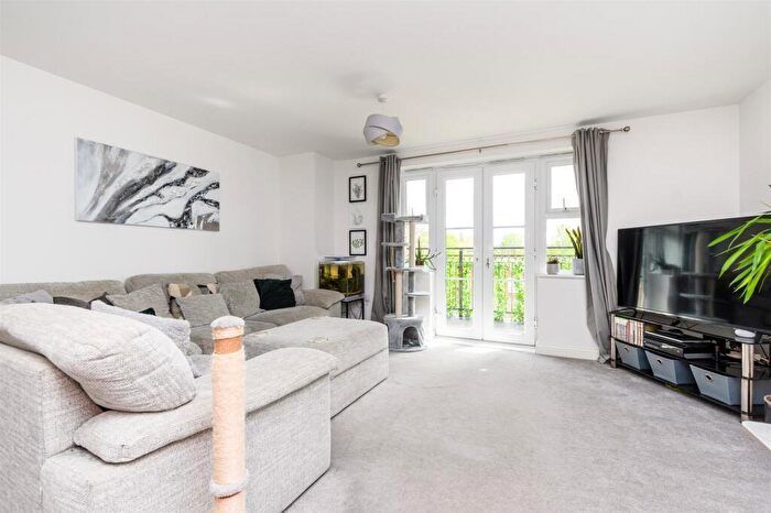 1 Bedroom Apartment For Sale In Slade Green Road, Erith, Kent, DA8