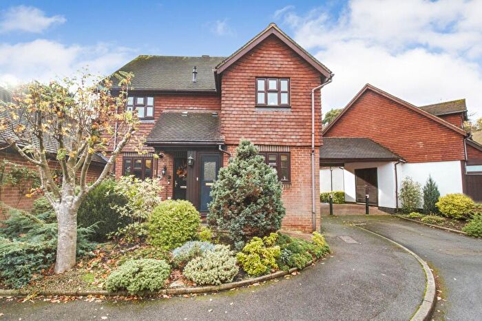 2 Bedroom Maisonette For Sale In Primrose Walk, Fleet, GU51