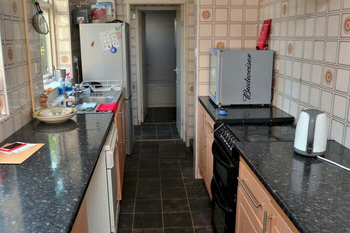 3 Bedroom Detached House To Rent In Cycle Road, Lenton, Nottingham, NG7