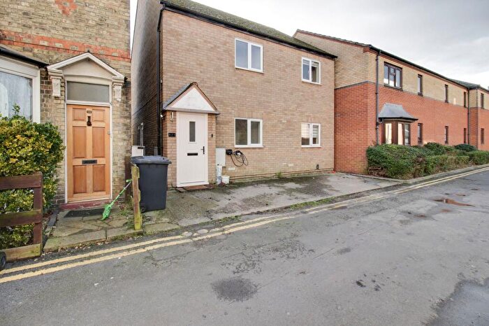 2 Bedroom Flat To Rent In Russell Street, St. Neots, PE19