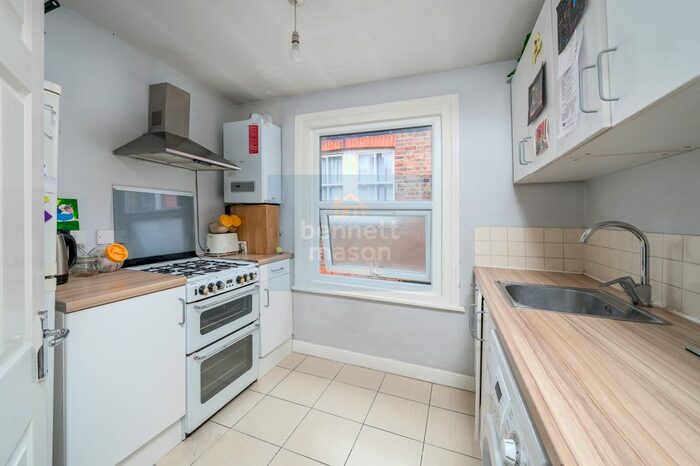 2 Bedroom Flat To Rent In Dollis Road, London, N3