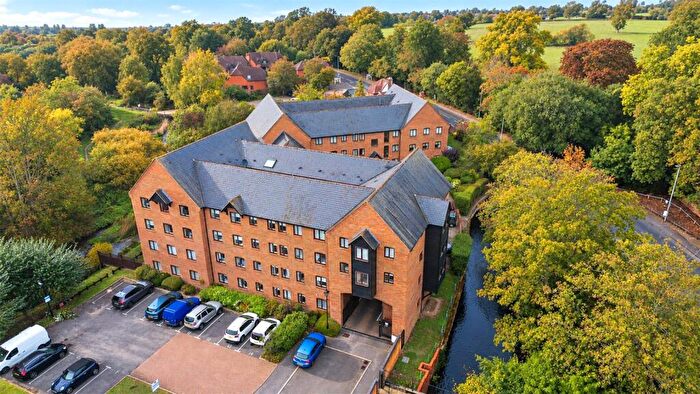 2 Bedroom Apartment For Sale In Silk Lane, Twyford, Reading, Berkshire, RG10