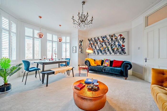 3 Bedroom Maisonette To Rent In The Mall, London, N14