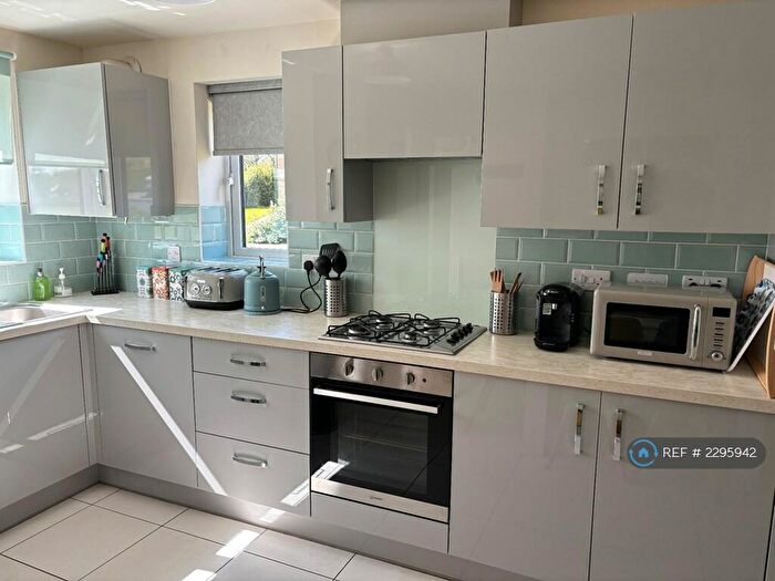 3 Bedroom Semi-Detached House To Rent In Laburnum Gardens, Leeds, LS14