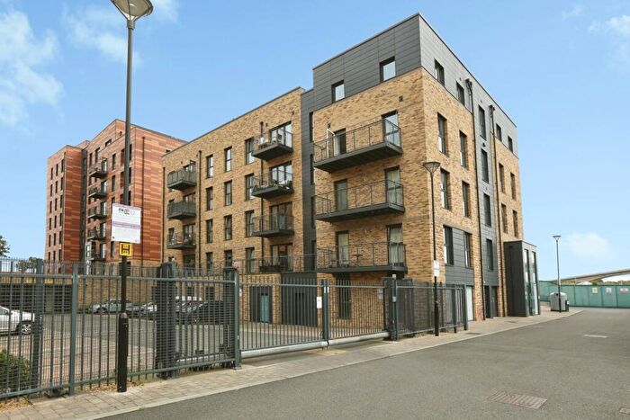 2 Bedroom Flat For Sale In Thomas Blake Avenue, Southampton, Hampshire, SO14