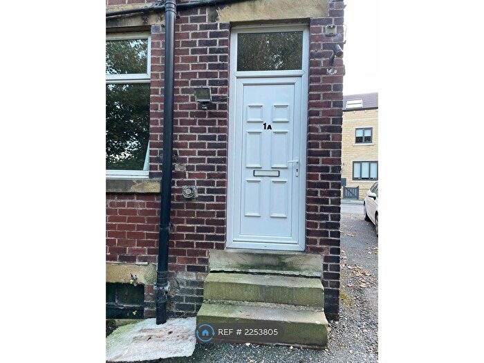 2 Bedroom Flat To Rent In Calder Road, Huddersfield, WF14