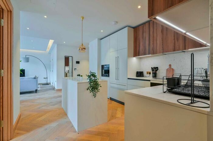 2 Bedroom Flat To Rent In Baker Street, , Baker Street U, W1