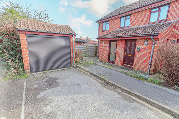 3 Bedroom Semi Detached House For Sale In Norset Road, Fareham, PO15