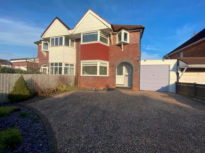 3 Bedroom Semi-Detached House To Rent In Frankley Avenue, Halesowen., B62