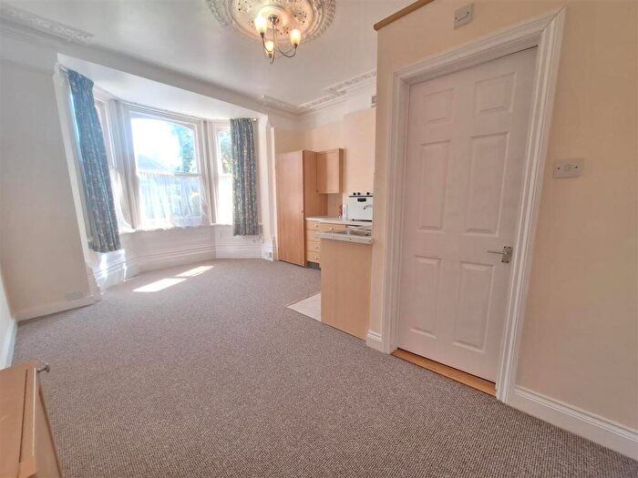 Studio To Rent In Downshire SquareReadingBerkshire, RG1