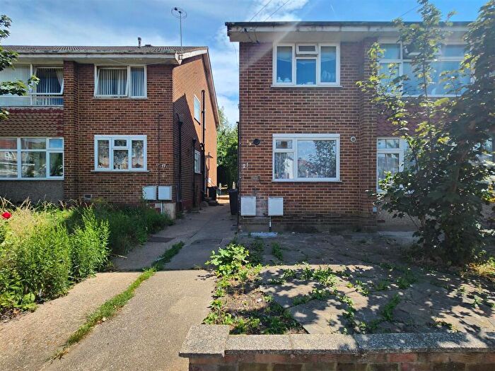 2 Bedroom House To Rent In Margaret Way, Ilford, IG4