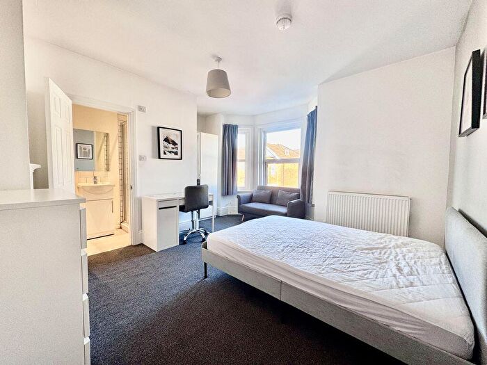 1 Bedroom Property To Rent In Large En-suite Room To Rent - Harborough Road, SO15