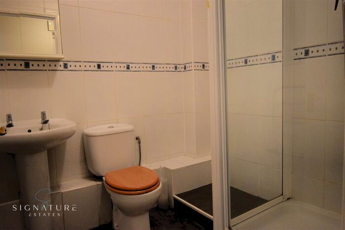 2 Bedroom Flat For Sale In Cotterells Hill, Hemel Hempstead, HP1