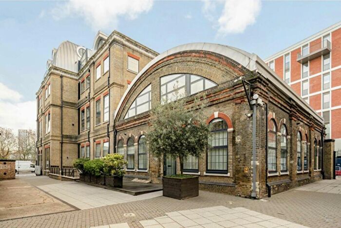 2 Bedroom Flat To Rent In York Road, Battersea, SW11