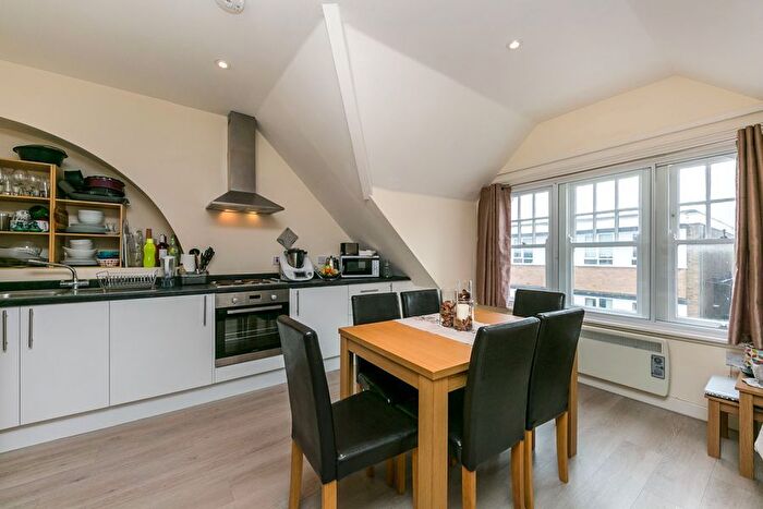 1 Bedroom Flat To Rent In High Street, Camberley, GU15